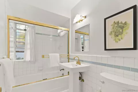 Bath - 224 Seeman Dr, Encinitas, CA 92024 photo 2 of 6