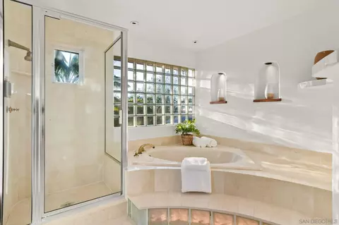 Bath - 224 Seeman Dr, Encinitas, CA 92024 photo 5 of 6