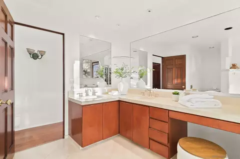 Bath - 224 Seeman Dr, Encinitas, CA 92024 photo 4 of 6