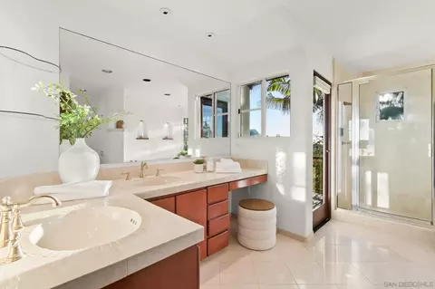 Bath - 224 Seeman Dr, Encinitas, CA 92024 photo 3 of 6