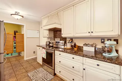 Kitchen - 13850 Midgrove Ct, Poway, CA 92064 photo 5 of 5