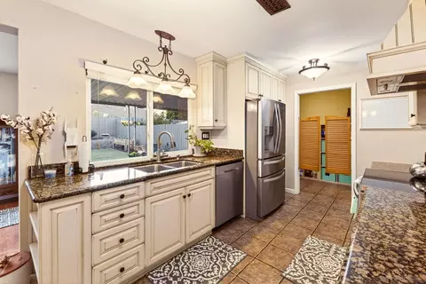 Kitchen - 13850 Midgrove Ct, Poway, CA 92064 photo 4 of 5