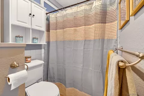 Bath - 13850 Midgrove Ct, Poway, CA 92064 photo 3 of 5