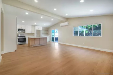 578 E Indian Rock Rd, Vista, CA 92084