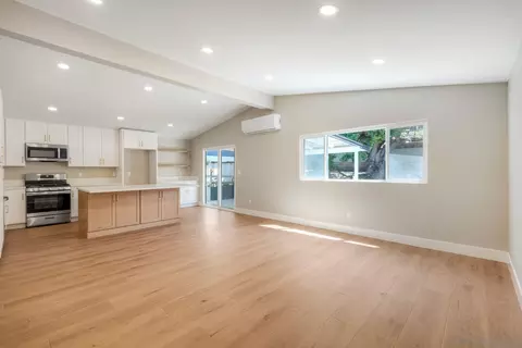 578 E Indian Rock Rd, Vista, CA 92084