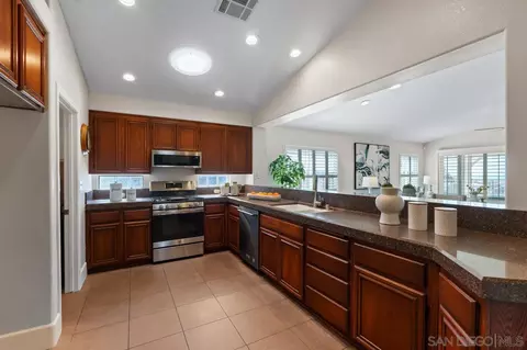 Kitchen - 2618 Columbine Rd, Alpine, CA 91901 photo 2 of 6