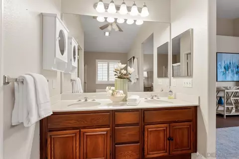 Bath - 2618 Columbine Rd, Alpine, CA 91901 photo 2 of 5