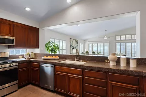 Kitchen - 2618 Columbine Rd, Alpine, CA 91901 photo 3 of 6