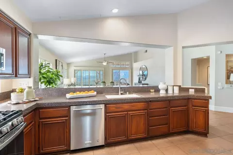 Kitchen - 2618 Columbine Rd, Alpine, CA 91901 photo 5 of 6