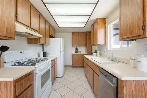Kitchen - 5103 Mandarin Dr, Oceanside, CA 92056 photo 2 of 3
