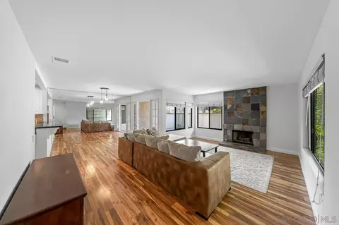 6016 Gaines St, San Diego, CA 92110
