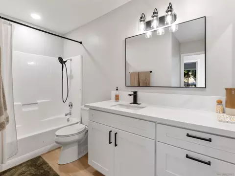 Bath - 15674 Cathedral Way, Ramona, CA 92065 photo 2 of 2