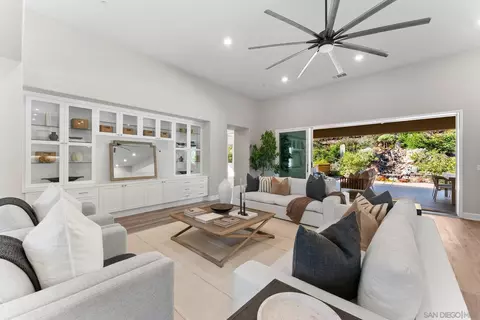 Living - 2935 Side Saddle Ln, Escondido, CA 92029 photo 2 of 7