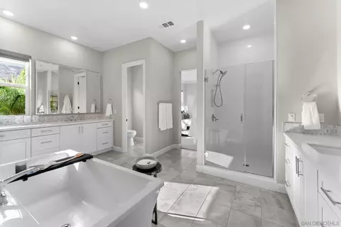 Bath - 2935 Side Saddle Ln, Escondido, CA 92029 photo 3 of 7