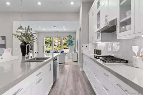 Kitchen - 2935 Side Saddle Ln, Escondido, CA 92029 photo 4 of 6