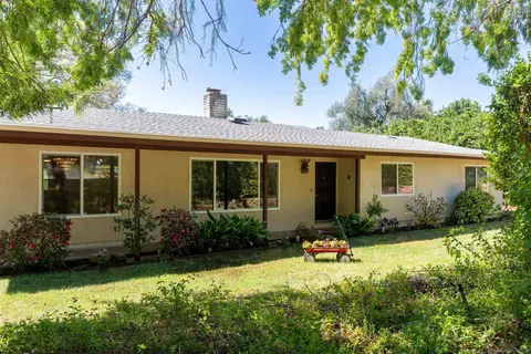 Exterior - 1027 Pepper Tree Ln, Fallbrook, CA 92028 photo 5 of 13