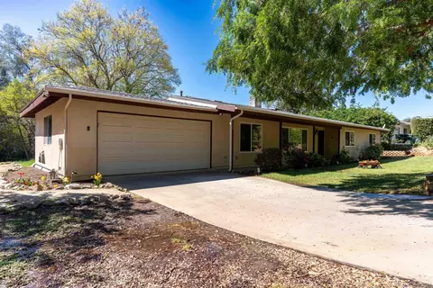 Exterior - 1027 Pepper Tree Ln, Fallbrook, CA 92028 photo 3 of 13