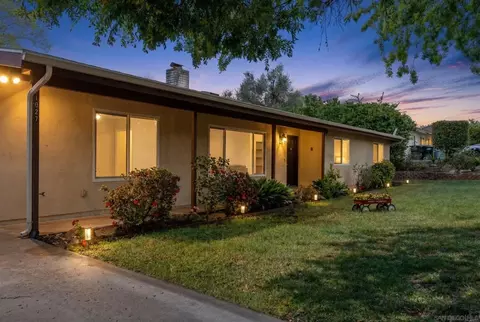 Exterior - 1027 Pepper Tree Ln, Fallbrook, CA 92028 photo 2 of 13