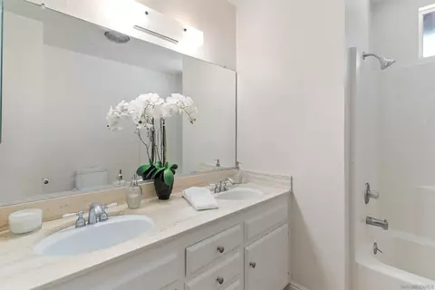 Bath - 1027 Pepper Tree Ln, Fallbrook, CA 92028 photo 1 of 2