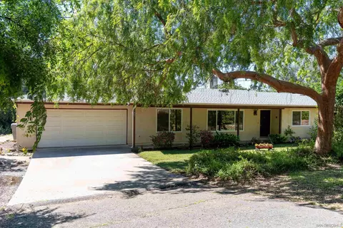 Exterior - 1027 Pepper Tree Ln, Fallbrook, CA 92028 photo 4 of 13