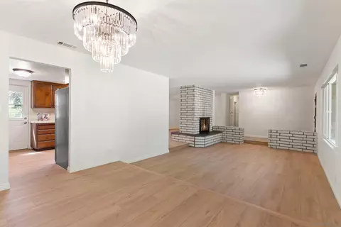 Living - 1027 Pepper Tree Ln, Fallbrook, CA 92028 photo 4 of 5
