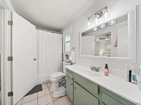 Bath - 14154 Halper Rd, Poway, CA 92064 photo 1 of 2