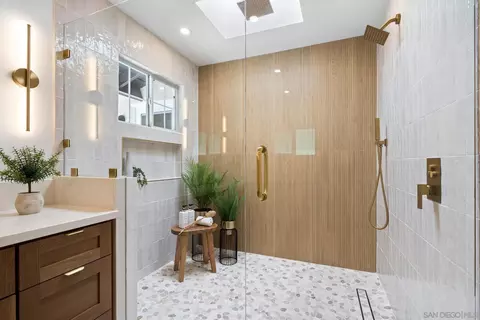 Bath - 4242 Avenida Gregory, Spring Valley, CA 91977 photo 4 of 7
