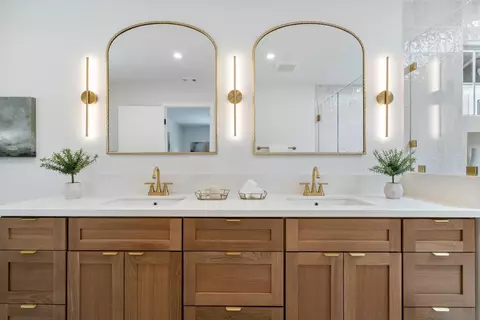 Bath - 4242 Avenida Gregory, Spring Valley, CA 91977 photo 3 of 7