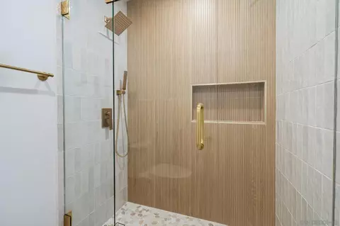 Bath - 4242 Avenida Gregory, Spring Valley, CA 91977 photo 7 of 7
