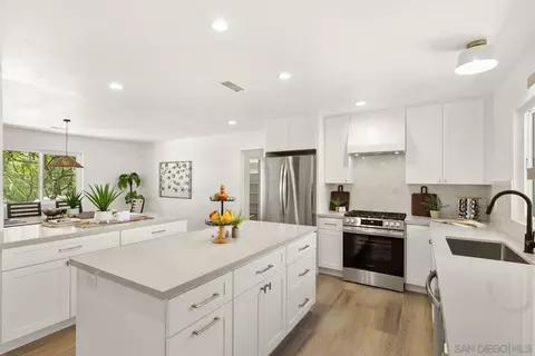 Kitchen - 38795 Harris Trl, Fallbrook, CA 92028 photo 4 of 6