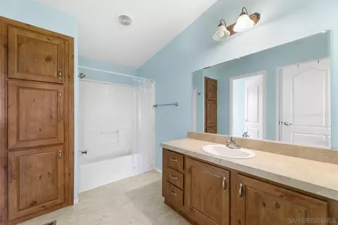 Bath - 38795 Harris Trl, Fallbrook, CA 92028 photo 10 of 16
