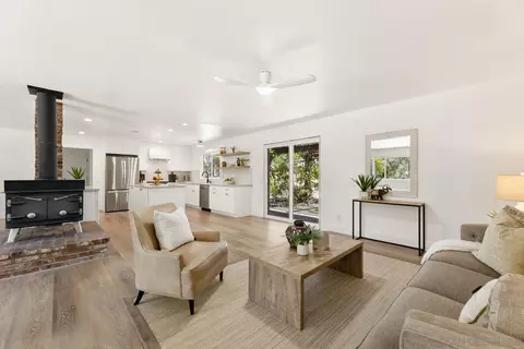 Living - 38795 Harris Trl, Fallbrook, CA 92028 photo 5 of 7