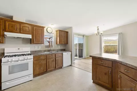 Kitchen - 38795 Harris Trl, Fallbrook, CA 92028 photo 6 of 6