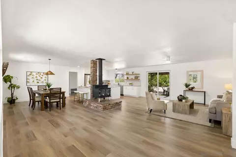Living - 38795 Harris Trl, Fallbrook, CA 92028 photo 3 of 7