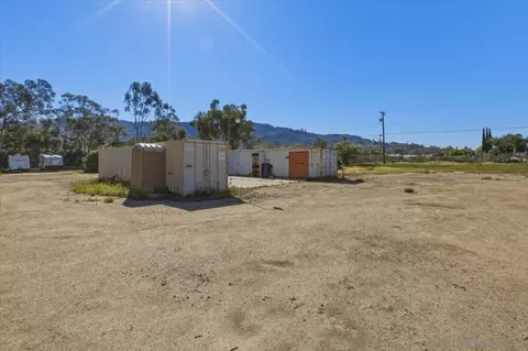 Exterior - 5461 Rainbow Crk, Fallbrook, CA 92028 photo 7 of 10