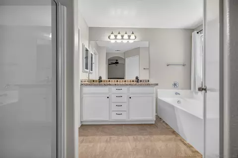 Bath - 43165 Sereno Dr, Temecula, CA 92592 photo 2 of 4
