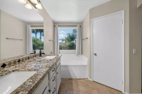 Bath - 43165 Sereno Dr, Temecula, CA 92592 photo 3 of 4