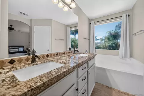 Bath - 43165 Sereno Dr, Temecula, CA 92592 photo 4 of 4