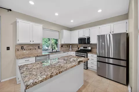 Kitchen - 43165 Sereno Dr, Temecula, CA 92592 photo 4 of 5