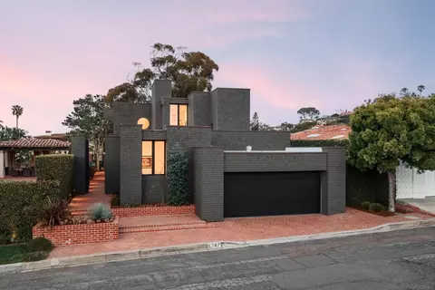 7747 Whitefield, La Jolla, CA 92037