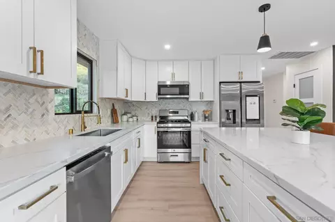 Kitchen - 634 Silverbrook Dr, El Cajon, CA 92019 photo 4 of 6