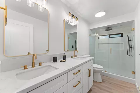 Bath - 634 Silverbrook Dr, El Cajon, CA 92019 photo 2 of 2