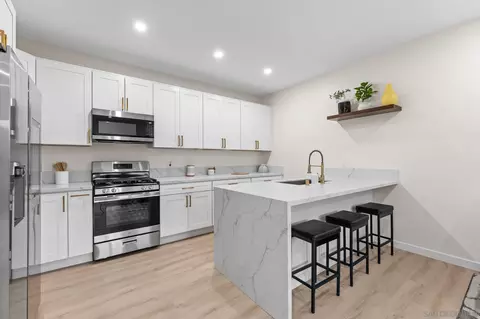 Kitchen - 634 Silverbrook Dr, El Cajon, CA 92019 photo 6 of 6
