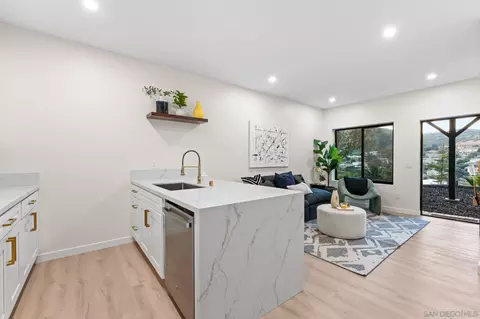 Kitchen - 634 Silverbrook Dr, El Cajon, CA 92019 photo 3 of 6