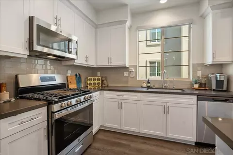 Kitchen - 328 Paddle Ct, Santee, CA 92071 photo 2 of 5