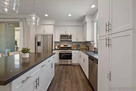 Kitchen - 328 Paddle Ct, Santee, CA 92071 photo 4 of 5