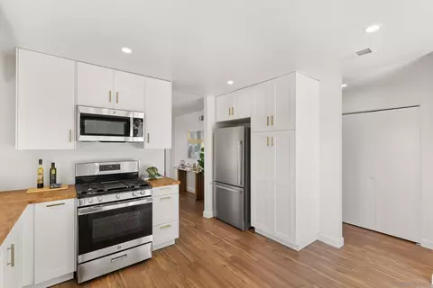 Kitchen - 863 Violet Ct, Carlsbad, CA 92011 photo 4 of 4