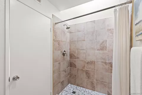 Bath - 863 Violet Ct, Carlsbad, CA 92011 photo 3 of 4