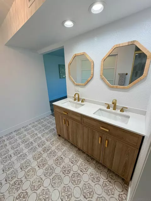 Bath - 4128 Terry St, Oceanside, CA 92056 photo 1 of 4