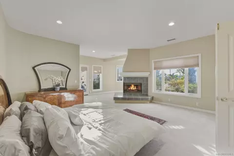 Bedroom - 2464 Canyon Creek Rd, Escondido, CA 92025 photo 2 of 4